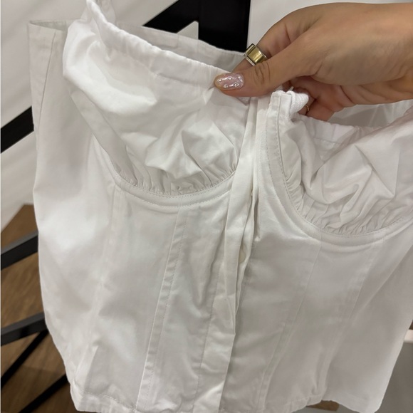 NWT Maci Top in Bright White
Lovers and Friends - Picture 4 of 5